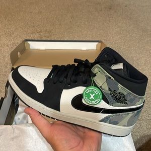 Jordan 1 mid